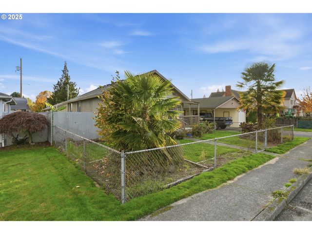 344 DOUGLAS St, Longview, WA 98632