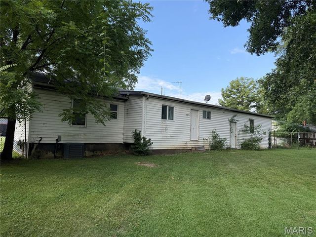 4105 Faredale Lane, St Charles, MO 63304