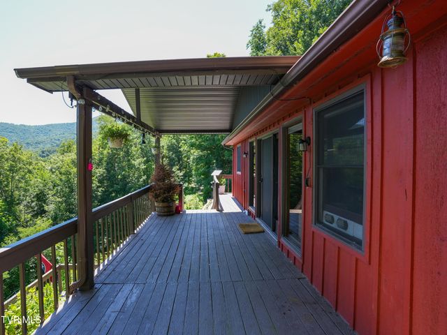 220 Roanwood Road, Roan Mountain, TN 37687