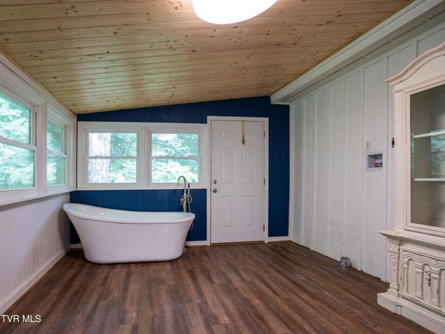 220 Roanwood Road, Roan Mountain, TN 37687