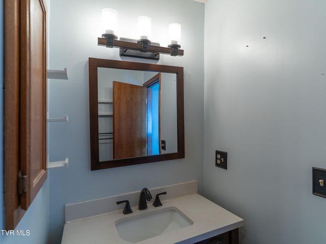 220 Roanwood Road, Roan Mountain, TN 37687