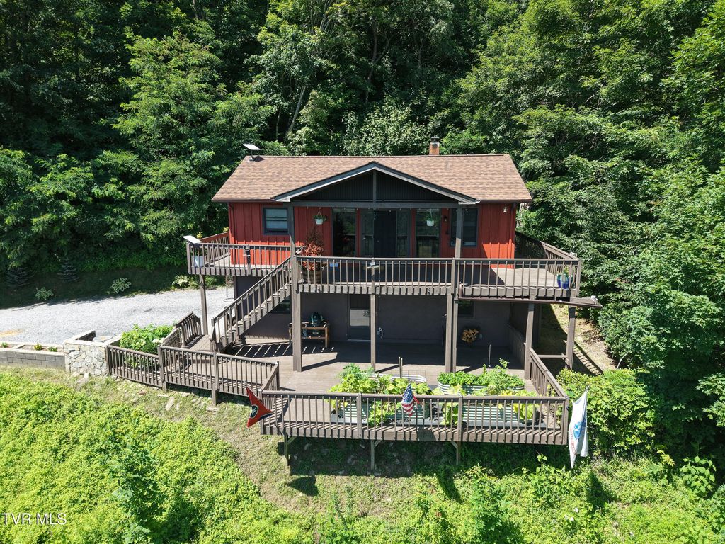 220 Roanwood Road, Roan Mountain, TN 37687