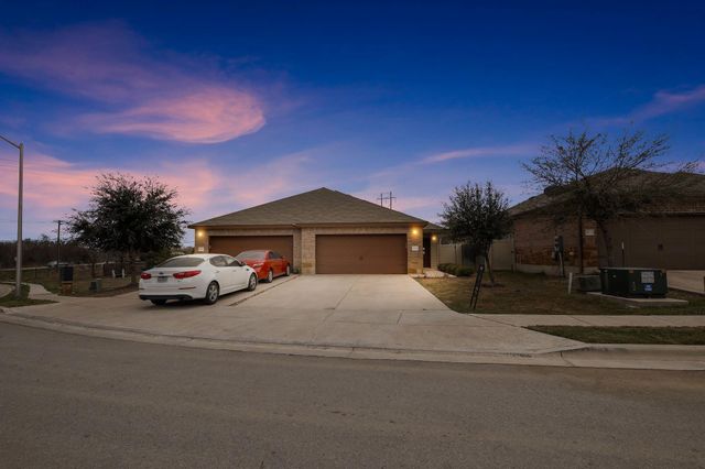 153 JOANNE LOOP B, Buda, TX 78610