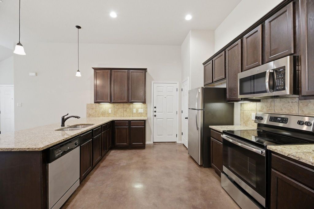 153 JOANNE LOOP B, Buda, TX 78610