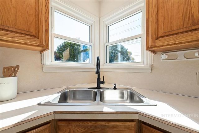 516 E Hawaii Ave, Nampa, ID 83686