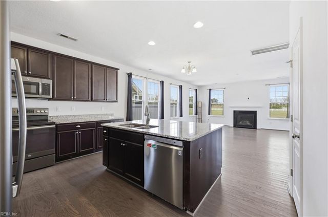 304 Terrywood DR, Suffolk, VA 23434