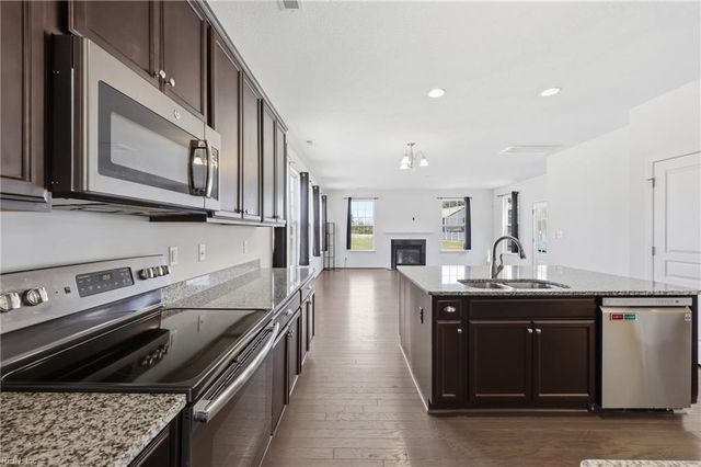 304 Terrywood DR, Suffolk, VA 23434