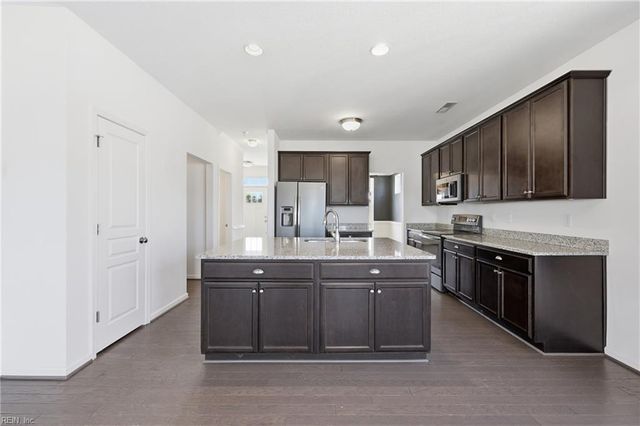 304 Terrywood DR, Suffolk, VA 23434