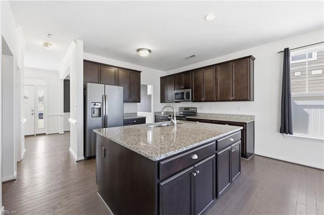 304 Terrywood DR, Suffolk, VA 23434