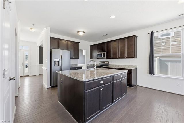 304 Terrywood DR, Suffolk, VA 23434