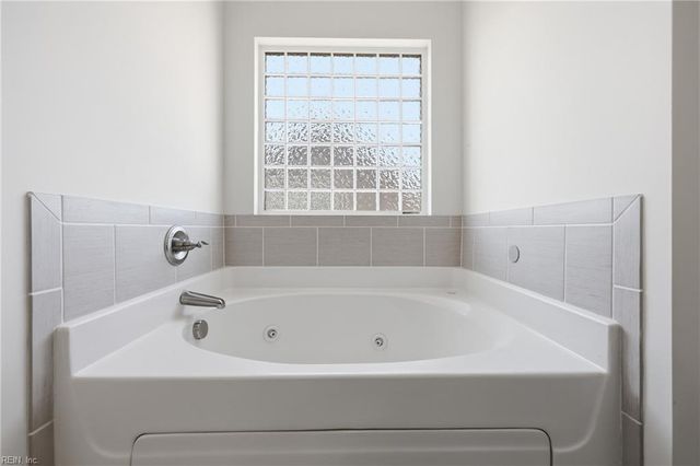 304 Terrywood DR, Suffolk, VA 23434