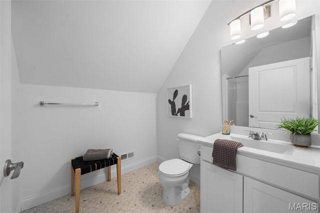 5120 Wicklow Place, St Louis, MO 63111