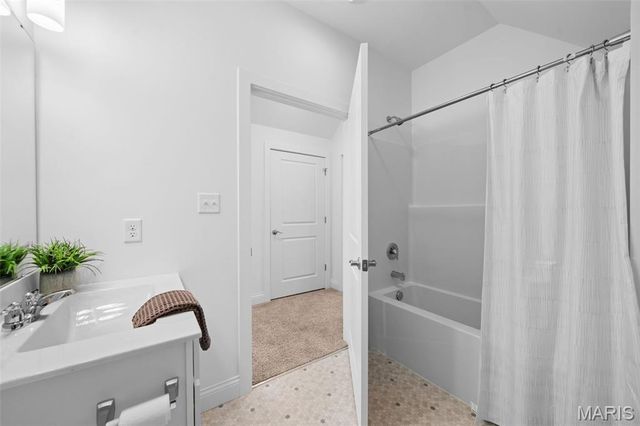 5120 Wicklow Place, St Louis, MO 63111