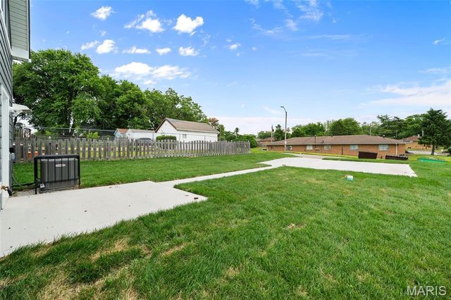 5120 Wicklow Place, St Louis, MO 63111