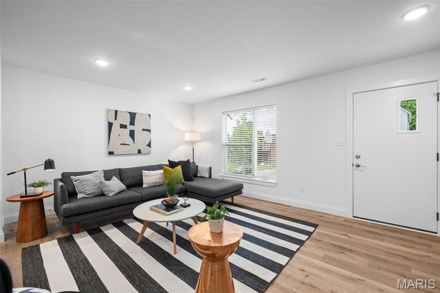 5120 Wicklow Place, St Louis, MO 63111