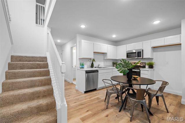 5120 Wicklow Place, St Louis, MO 63111