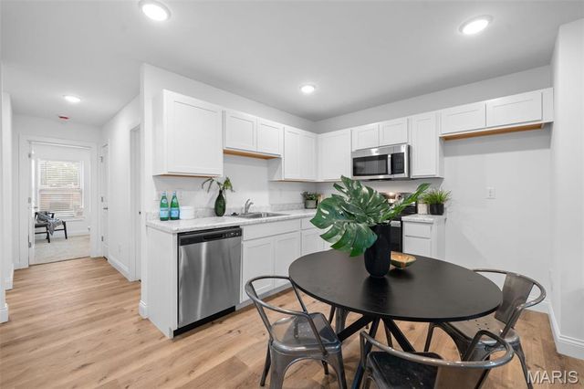 5120 Wicklow Place, St Louis, MO 63111