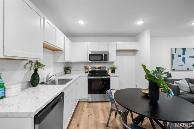 5120 Wicklow Place, St Louis, MO 63111