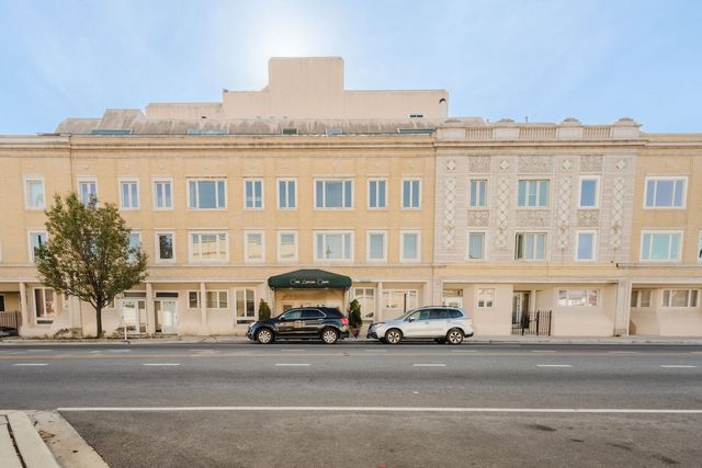 6337 Roosevelt Road 202, Berwyn, IL 60402