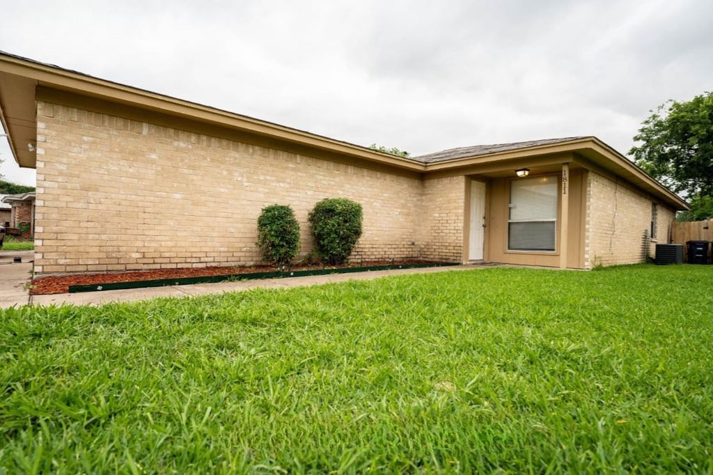 1811 San Rafael Street, Fort Worth, TX 76134