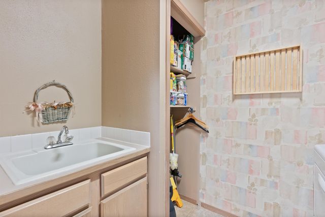 3001 S Winthrop Ln, Spokane, WA 99203