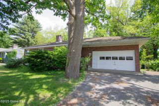 59 Parkwood Drive, Colonie, NY 12205