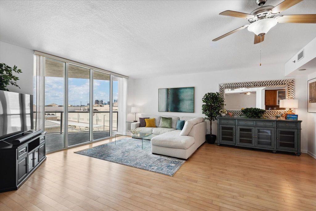 1819 SE 17th Street 901, Fort Lauderdale, FL 33316