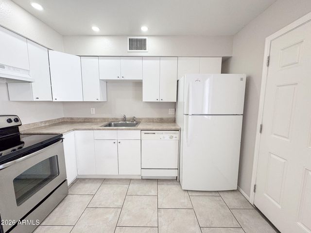 308 E VOGEL Avenue 6, Phoenix, AZ 85020