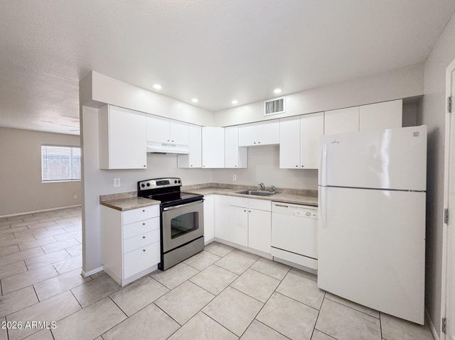 308 E VOGEL Avenue 6, Phoenix, AZ 85020