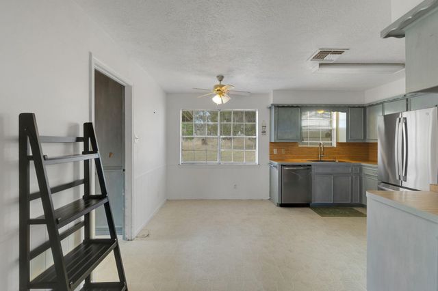 61 Campfire Circle, Coldspring, TX 77331