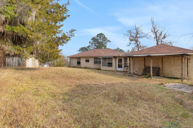 61 Campfire Circle, Coldspring, TX 77331