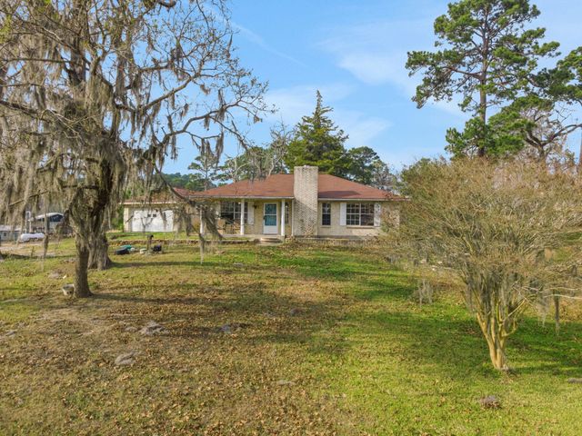 61 Campfire Circle, Coldspring, TX 77331