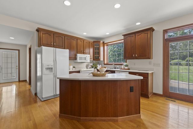 2227 Ashbury Close, Powell, OH 43065