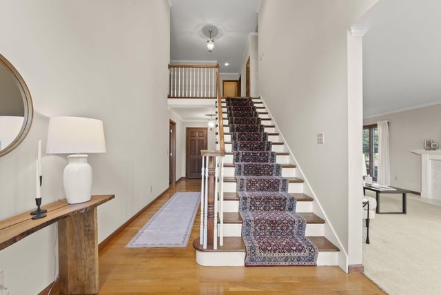 2227 Ashbury Close, Powell, OH 43065