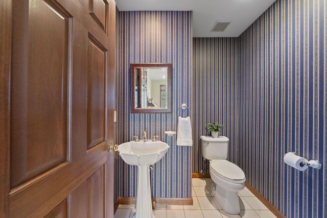 2227 Ashbury Close, Powell, OH 43065