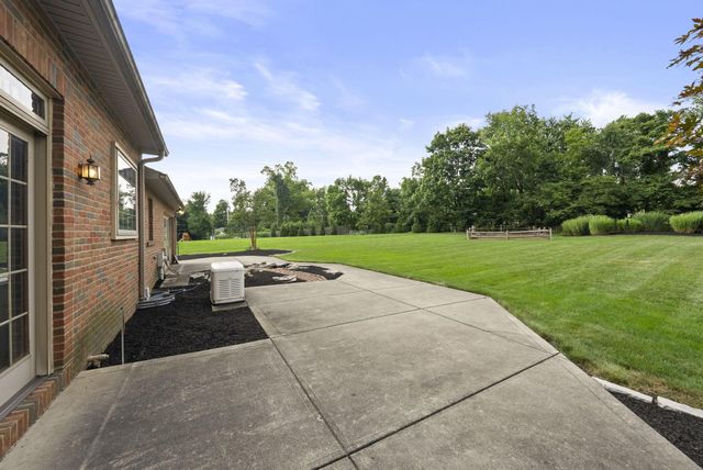 2227 Ashbury Close, Powell, OH 43065