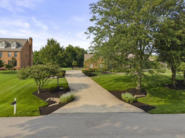 2227 Ashbury Close, Powell, OH 43065