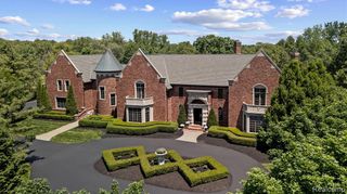 2370 Pond Vallee Drive, Oakland, MI 48363