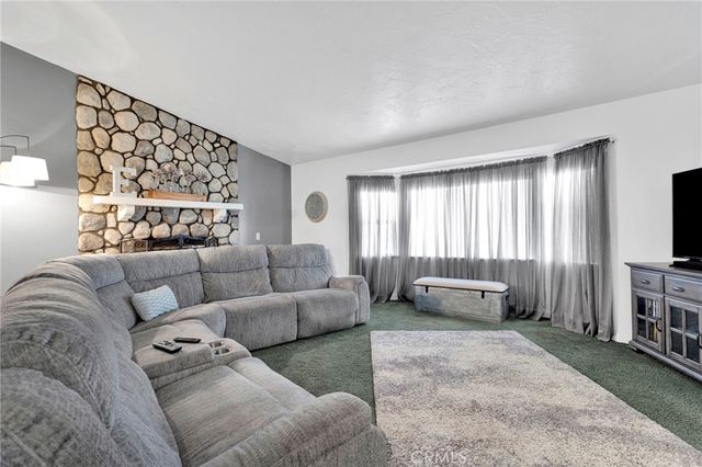 9872 Aster, Oak Hills, CA 92344