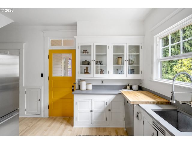 4716 Ne RODNEY Ave, Portland, OR 97211