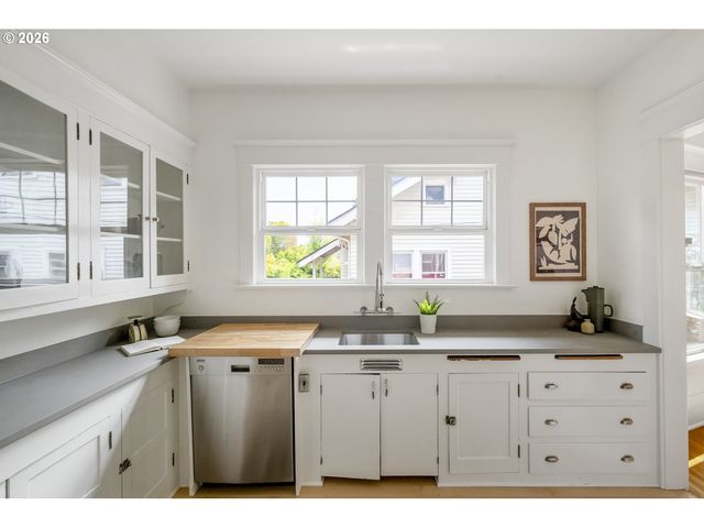 4716 Ne RODNEY Ave, Portland, OR 97211