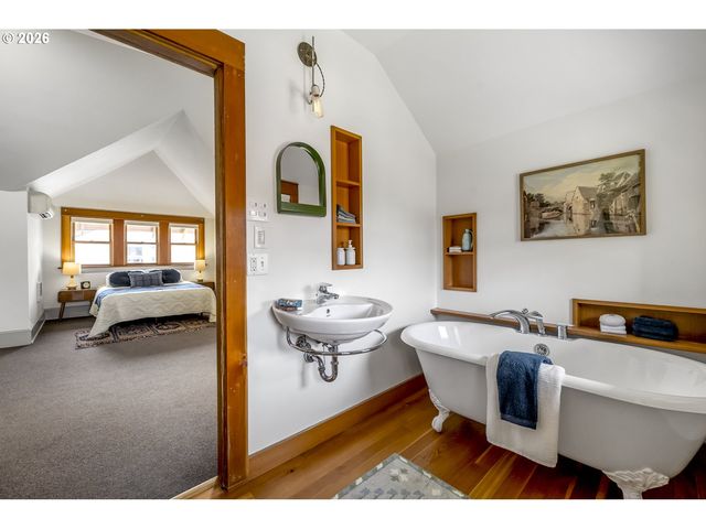 4716 Ne RODNEY Ave, Portland, OR 97211