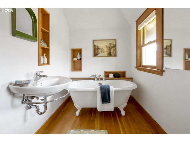 4716 Ne RODNEY Ave, Portland, OR 97211