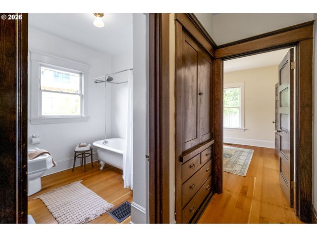4716 Ne RODNEY Ave, Portland, OR 97211