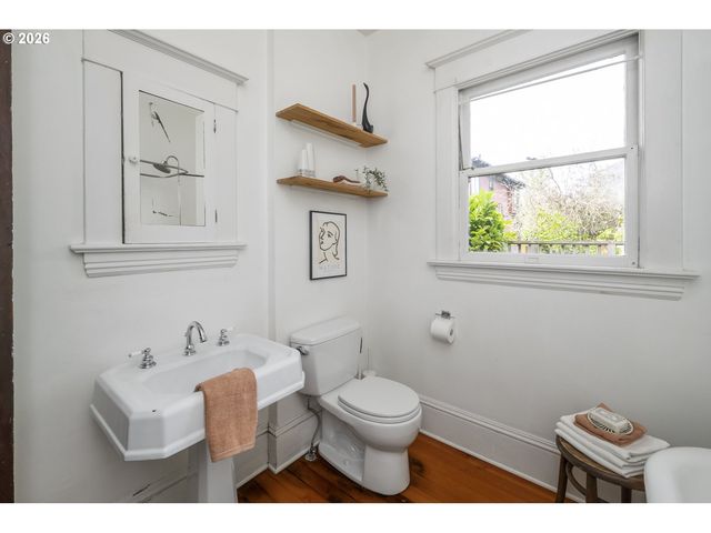 4716 Ne RODNEY Ave, Portland, OR 97211