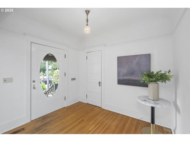 4716 Ne RODNEY Ave, Portland, OR 97211