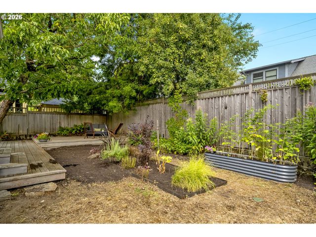 4716 Ne RODNEY Ave, Portland, OR 97211