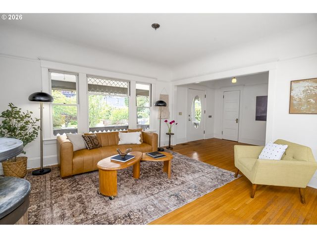 4716 Ne RODNEY Ave, Portland, OR 97211