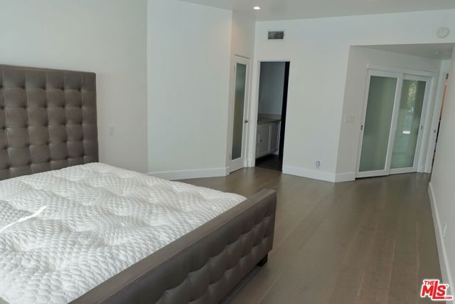 723 Westmount Drive 206, West Hollywood, CA 90069