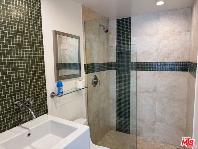 723 Westmount Drive 206, West Hollywood, CA 90069